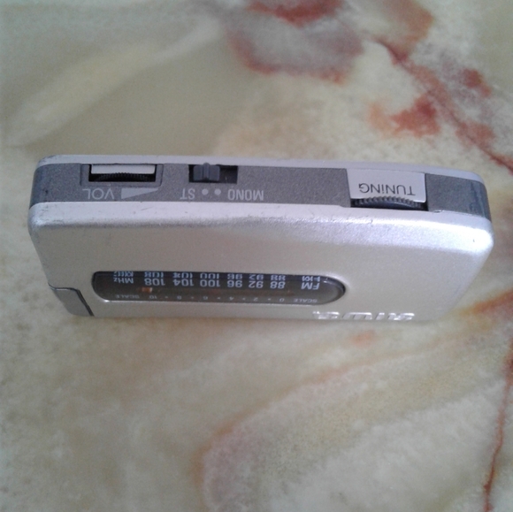 AIWA CR-LA 10 FM Stereo Radio Receiver walkman made in Japan - Picture 2 of 6